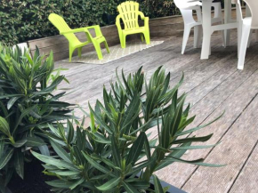 Flat in a unique location 30 m from the beach with terrace and garden